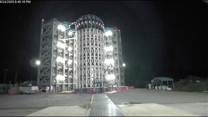 Water Gushes From SLS Rocket LOX Propellant Tank As Engineers Break It On Purpose